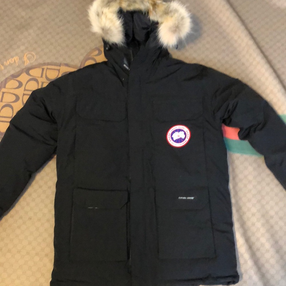 Winter thickened black Canada goose down jacket, good windproof effect